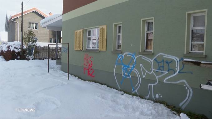Fussballfans sprayen Einsiedeln zu