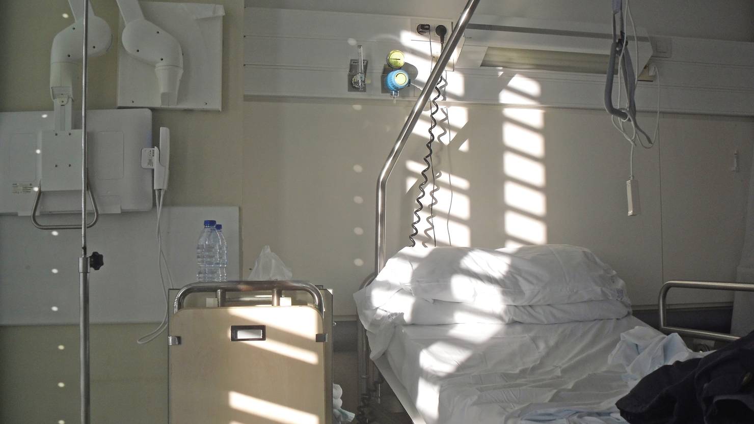 St.Gallen: Patient randaliert Spitalzimmer nach Erwachen ...