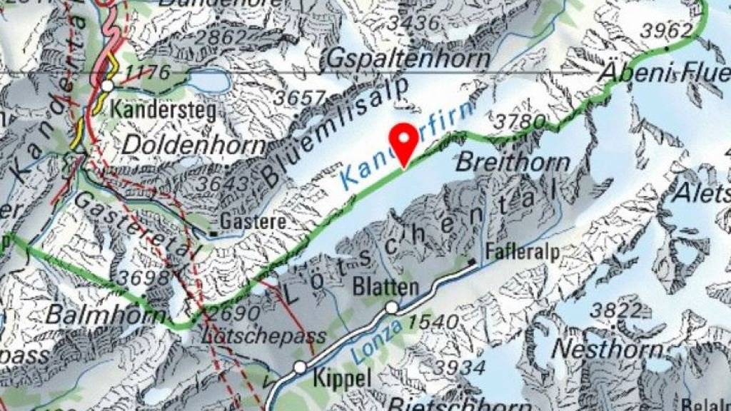 Auf dem Petersgrat zwischen Kandersteg und dem Lötschental stürzte am Samstag ein Helikopter beim Landen ab. Der Pilot kam ums Leben.