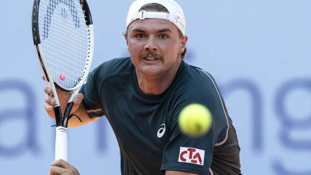Beisst sich ind er 1. Runde des Swiss Open  in Gstaad durch: Dominic Stricker
