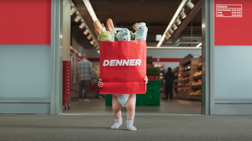 Zu lange Arbeitszeit und unterkühlt: Mutter will Denner-Werbung stoppen