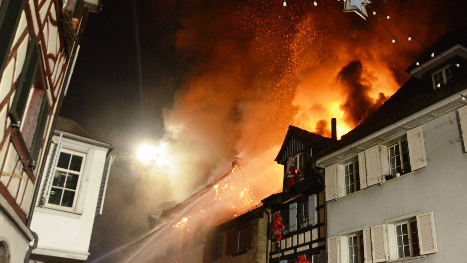 Beim Brand in der Altstadt von Steckborn wurden drei Personen leicht verletzt. (Bild: Kapo TG)