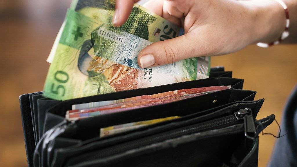 Für internationale Fachkräfte macht sich der Zuzug in die Schweiz im Portemonnaie bemerkbar. Sie können ihr Einkommen im Schnitt um 61'000 Dollar verbessern. (Themenbild)