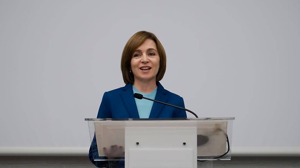 Maia Sandu spricht während einer Pressekonferenz nach Schließung der Wahllokale für die Stichwahl der Präsidentschaftswahlen in Moldau. Foto: Vadim Ghirda/AP