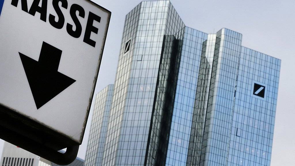 Die Deutsche Bank büsst Bonitätsnote ein: Grund ist der möglicherweise stockende Konzernumbau. (Archivbild)