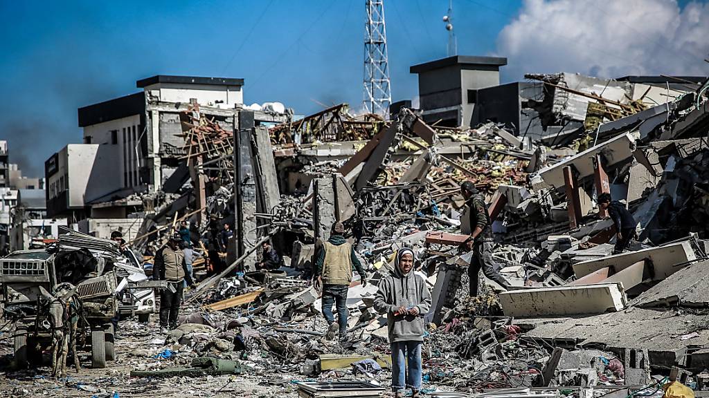 ARCHIV - Zerstörungen in der Stadt Gaza infolge des Krieges. Foto: Omar Ishaq/dpa