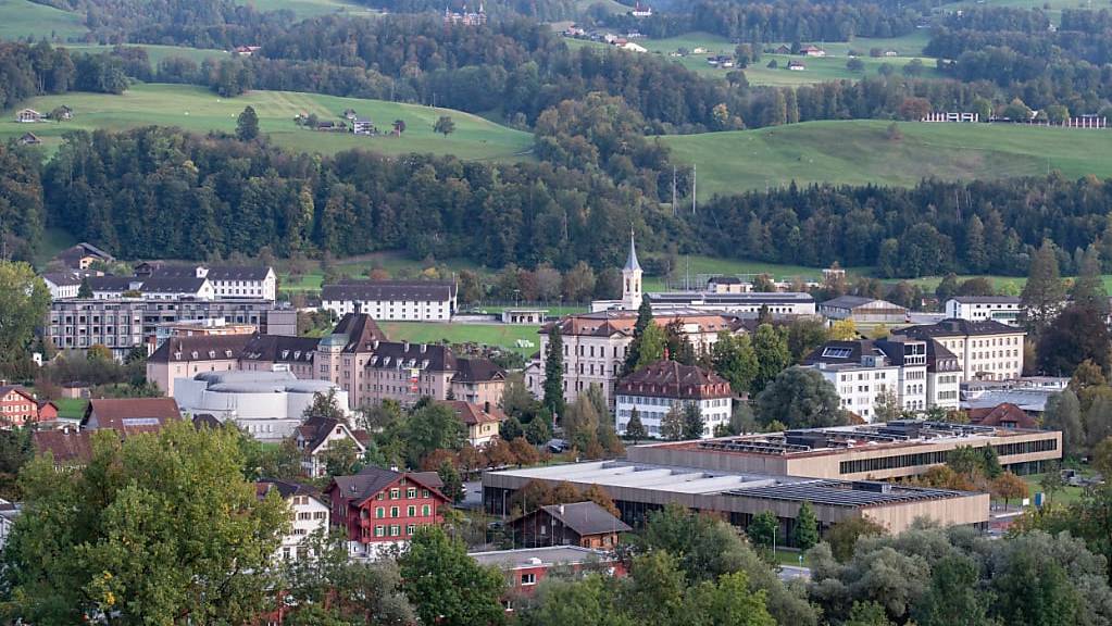 Die CSP forderte mehr bezahlbaren Wohnraum für den Kanton Obwalden. Auf dem Bild zu sehen das Dorfzentrum von Sarnen. (Archivbild)