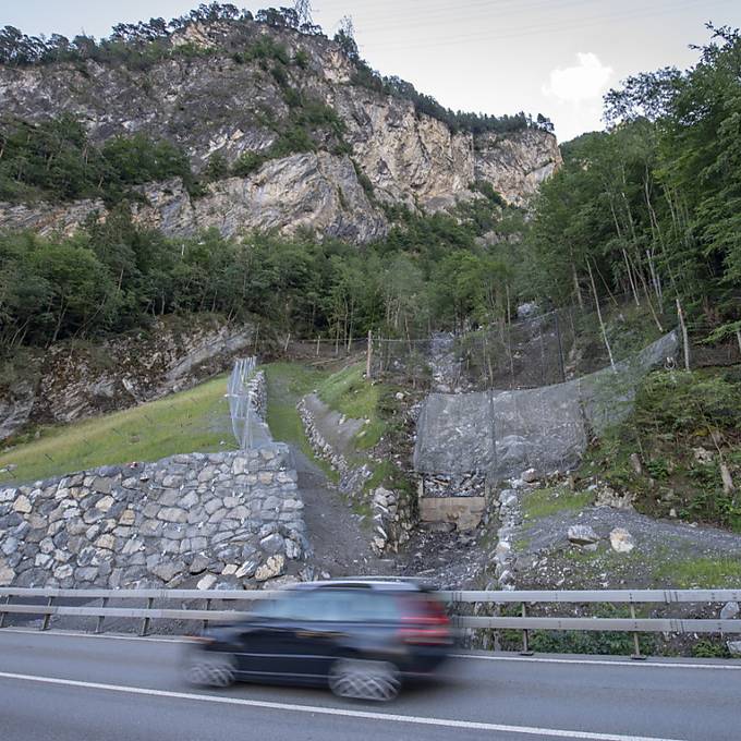 Axenstrasse im Kanton Uri wegen Steinschlag erneut gesperrt