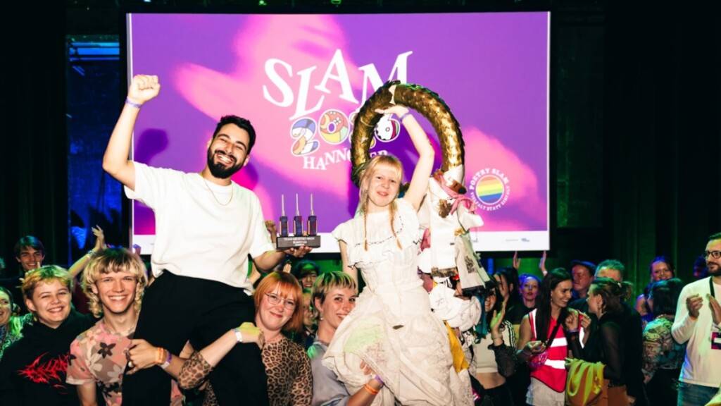 Das Duo «Jeremia Gotthelf» hat sich an den 30. deutschsprachigen Poetry-Slam-Meisterschaften den Titel geholt.