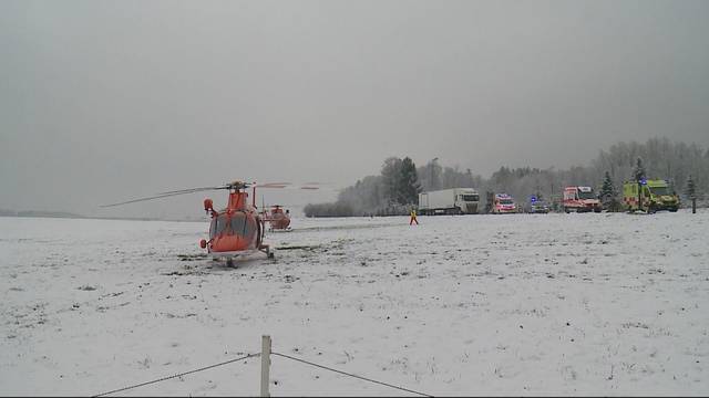 Frontalkollision fordert 6 Verletzte, darunter ein Kleinkind