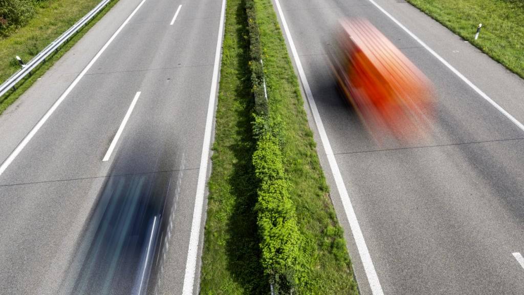 Auf der A2 im Kanton Luzern soll der Verkehr flüssig fliessen. (Symbolbild von der A1 bei Nyon)