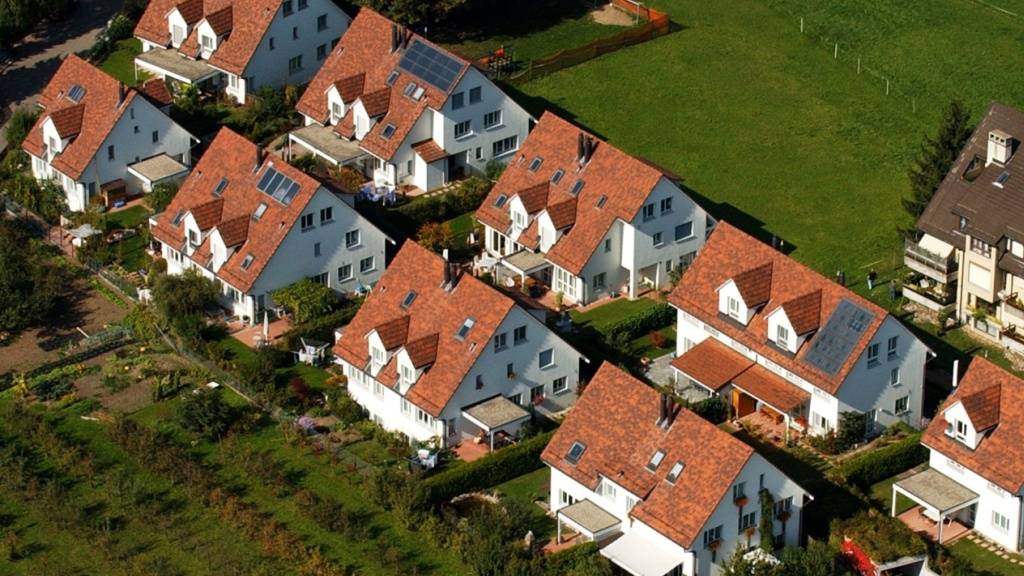 Banken werden nach der Zinswende bei der Vergabe von Hypotheken wieder strenger.  (Symbolbild)