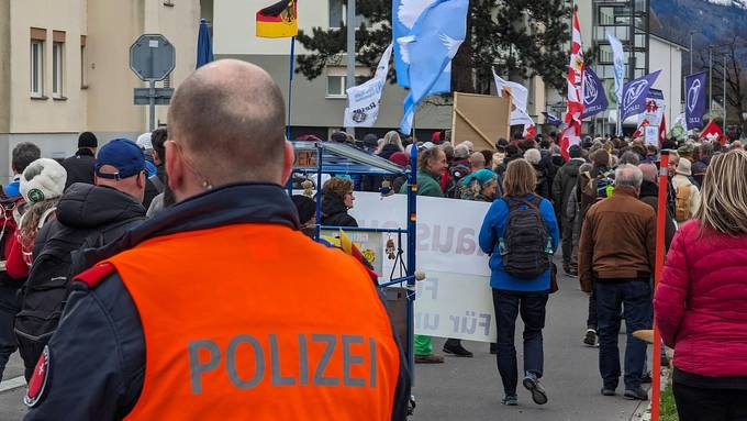 Illegale Corona-Demonstration in Brunnen bleibt ohne Konsequenzen