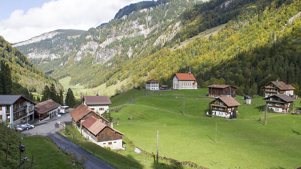 Berggänger stürzt im Bisisthal SZ ab und stirbt