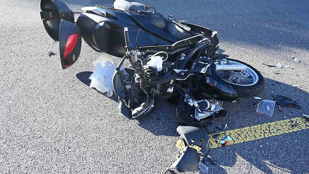 Der Motorradfahrer verletzte sich beim Auffahrunfall in Widnau.