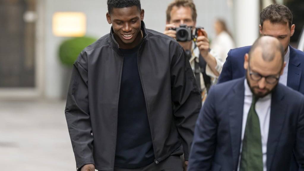 Nationalspieler Breel Embolo auf dem Weg zum Appellationsgericht Basel-Stadt.
