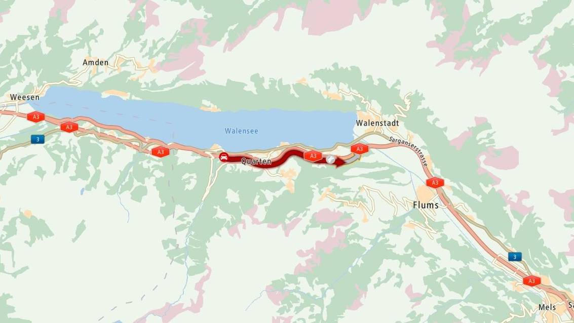 Nach dem Unfall kommt es zu Stau.