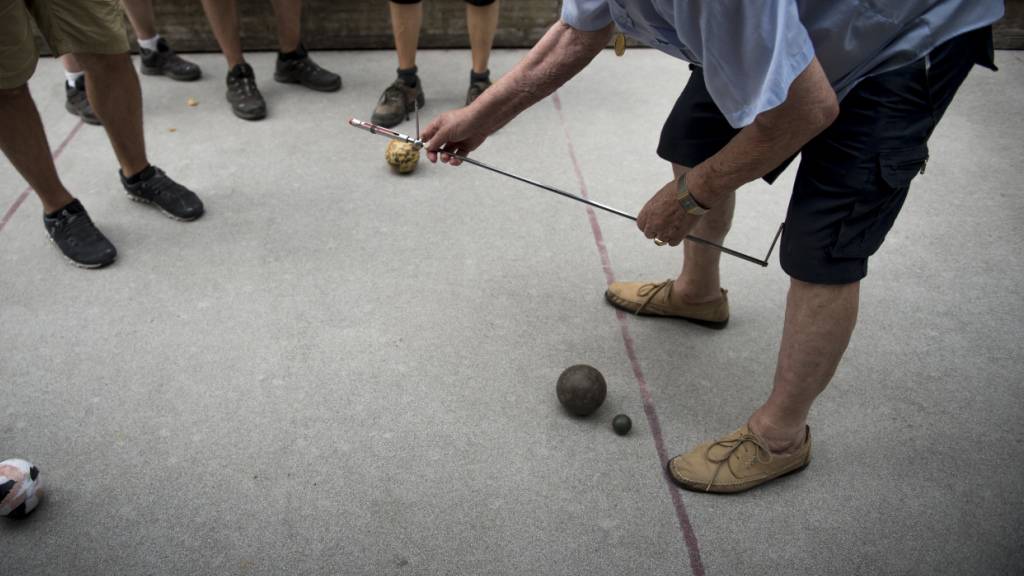 In Luzern wird eine Boccia-Halle zur Fahrzeughalle. (Symbolbild)