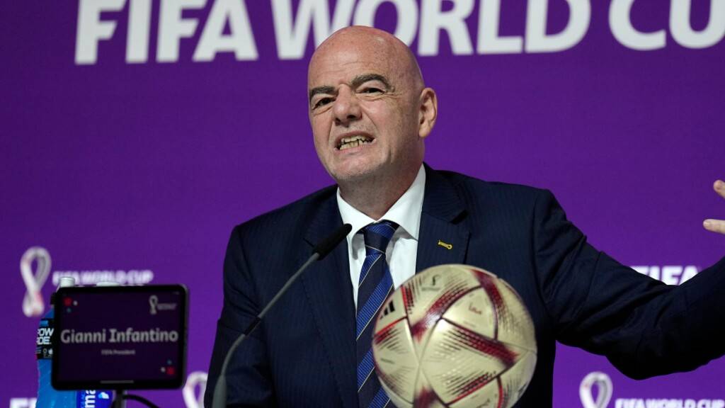 Gerät immer stärker unter Druck: FIFA-Präsident Gianni Infantino