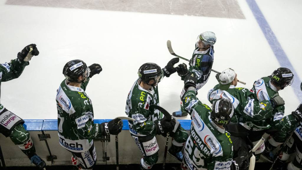 Die Spieler des EHC Olten haben wieder Grund zum Abklatschen