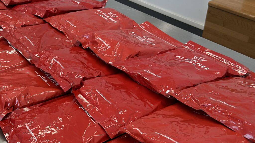 Ein Mann ist an der Grenze zwischen Italien und der Schweiz mit 90 Kilogramm nicht deklariertem Shisha-Tabak festgehalten worden.