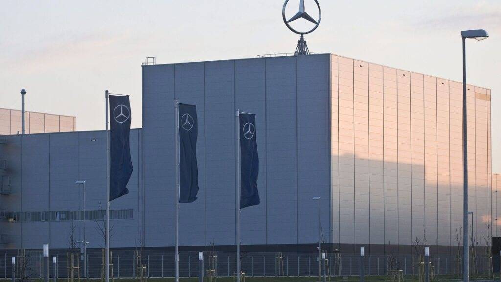 Im Mercedes-Werk im ungarischen  Kecskemét (Bild) bleibt die Produktion weitehrin ganz ausgesetzt. (Archivbild)