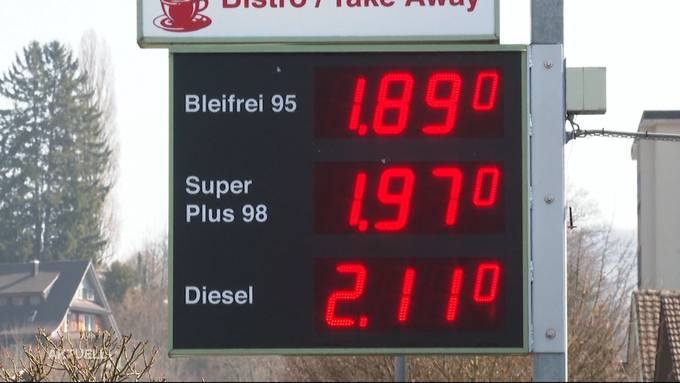 Hoher Benzinpreis beschäftigt Aargauer Autofahrer