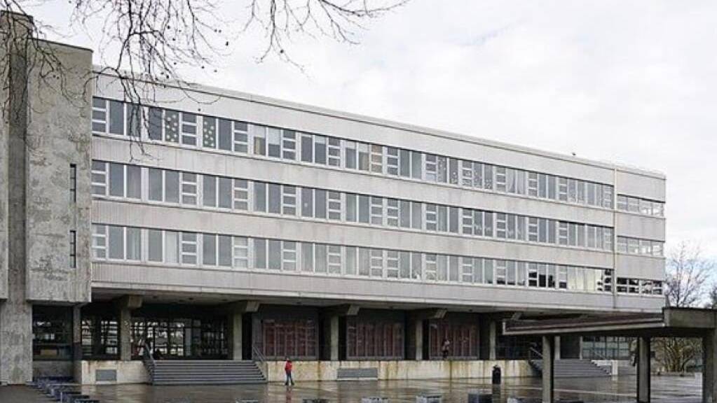 Soll saniert werden: Die Volksschule Tscharnergut in Bern-Bethlehem.