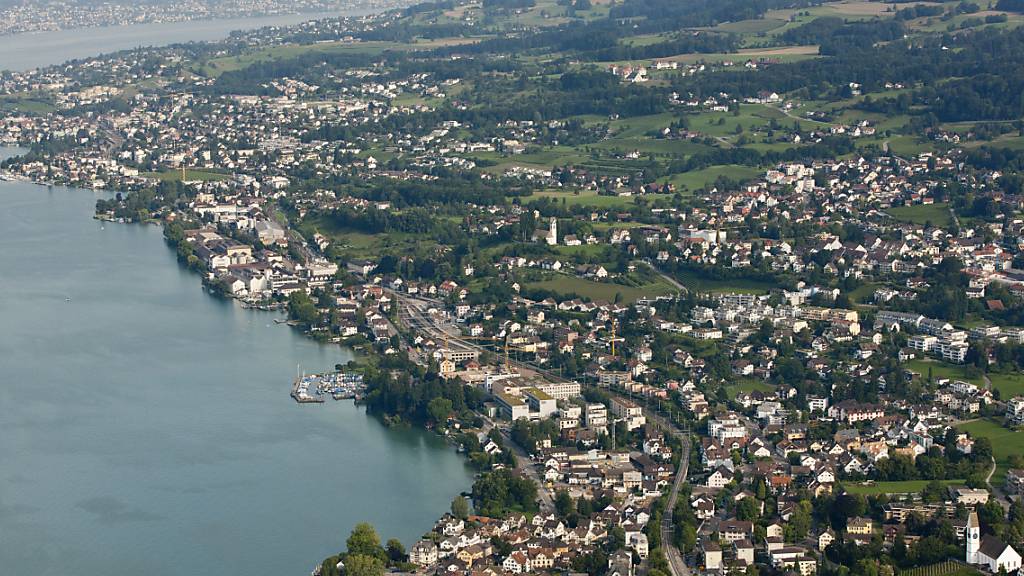 In Männedorf ZH geriet am Sonntag ein Einfamilienhaus in Brand. (Archivbild)