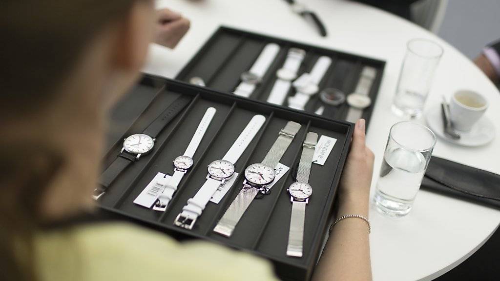 Obwohl im wichtigsten Absatzmarkt für Schweizer Uhren, Hongkong, seit Wochen der Ausnahmezustand herrscht, haben die Uhrenexporte im Juli zugelegt. (Archiv)