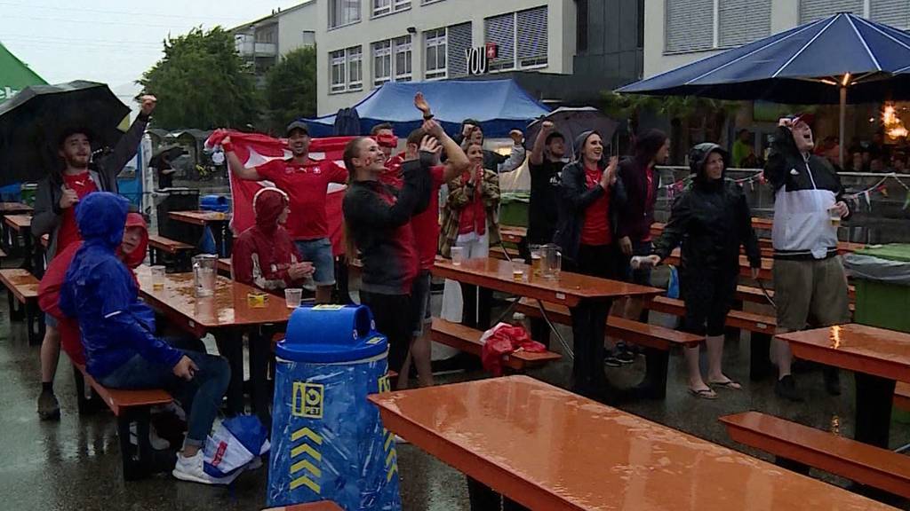 EM: Wortwörtliches Wechselbad der Gefühle am Public Viewing