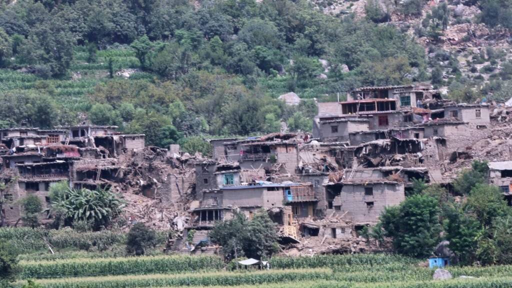 Ein Dorf in der afghanischen Provinz Kunar, das durch ein Erdbeben beschädigt wurde, bei dem Hunderte von Menschen ums Leben kamen und Dörfer im Osten Afghanistans zerstört wurden. Foto: Wahidullah Kakar/AP/dpa