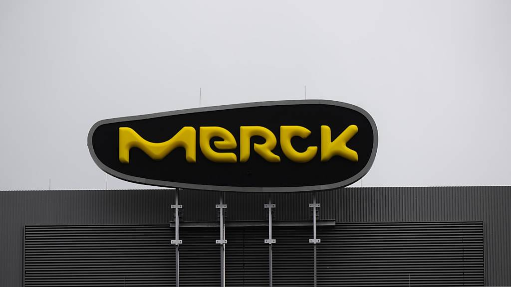Der Pharma- und Chemiekonzern Merck schwächelt: Die Labor- und Halbleitersparte drücken dem Darmstädter Unternehmen im dritten Quartal auf das Ergebnis. (Archivbild)