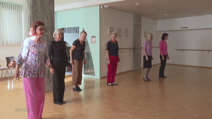 Fit im Alter: Besuch im Tanzkurs - Senioren wollen körperlich fit bleiben