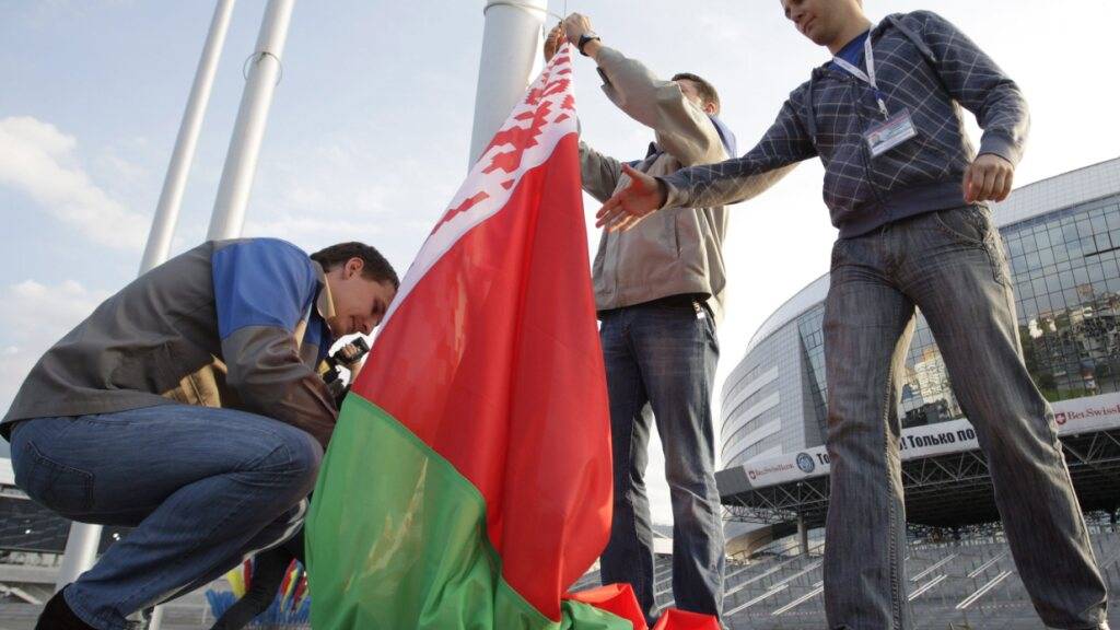 Wird vom IOC ab sofort bei internationalen Sportanlässen wieder zugelassen: die Flagge von Belarus