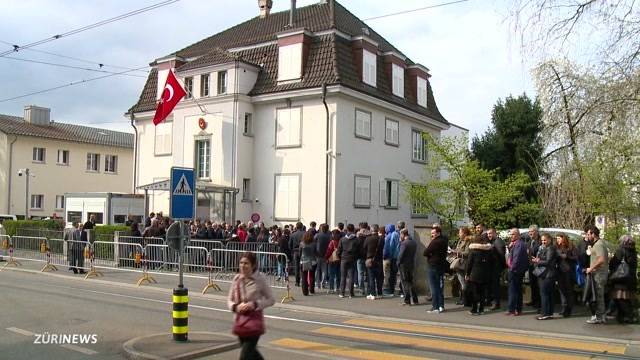 Hochbetrieb im türkischen Konsulat