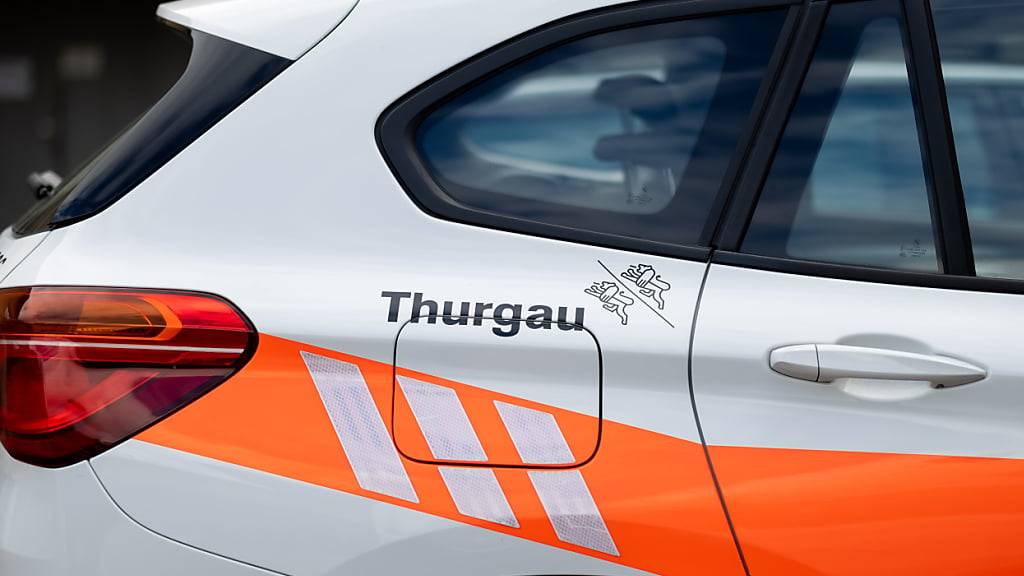 Die vier Männer schlugen am Sonntag aus der Polizei noch unbekannten Gründen mehrfach auf den 68-Jährigen ein. (Archivbild)