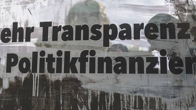 Ständerat hält an Gegenvorschlag zur Transparenzinitiative fest