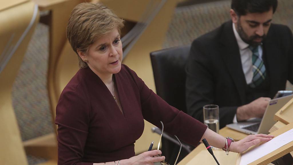 Schottische Regierungschefin ohne Maske im Friseursalon