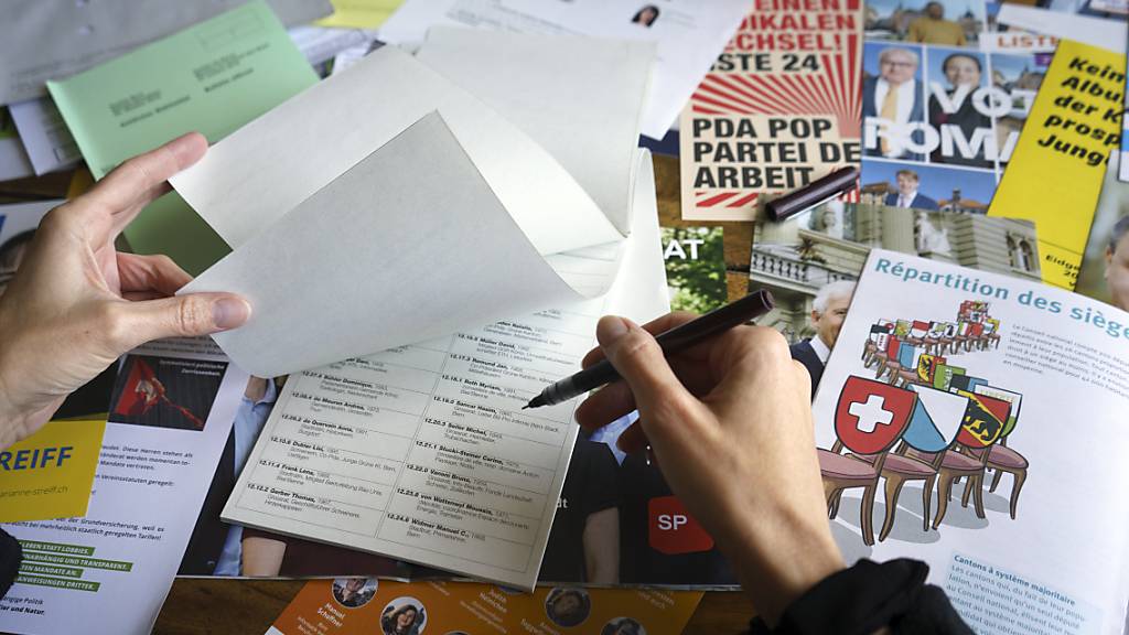 Bald erhalten die Stimmberechtigten im Kanton Bern ein dickes Wahlcouvert. (Symbolbild)