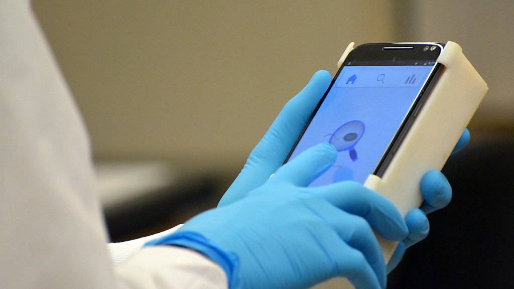 Eine App und etwas Zubehör sollen das Smartphone zum Sperma-Testlabor machen.