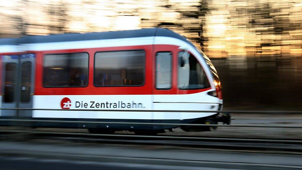 Vom 4. bis 8. März verkehren zwischen Allmend/Messe Luzern und Alpnachstad sowie Stansstad Bahnersatzbusse. (Symbolbild)