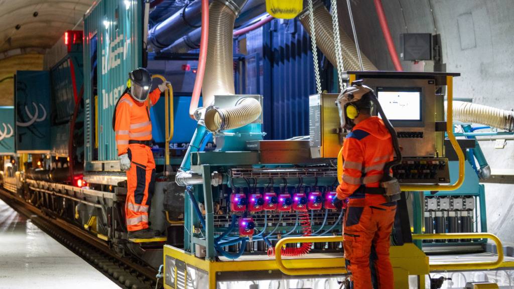 Staubsaugerzug entfernt im Gotthard-Basistunnel den Feinstaub