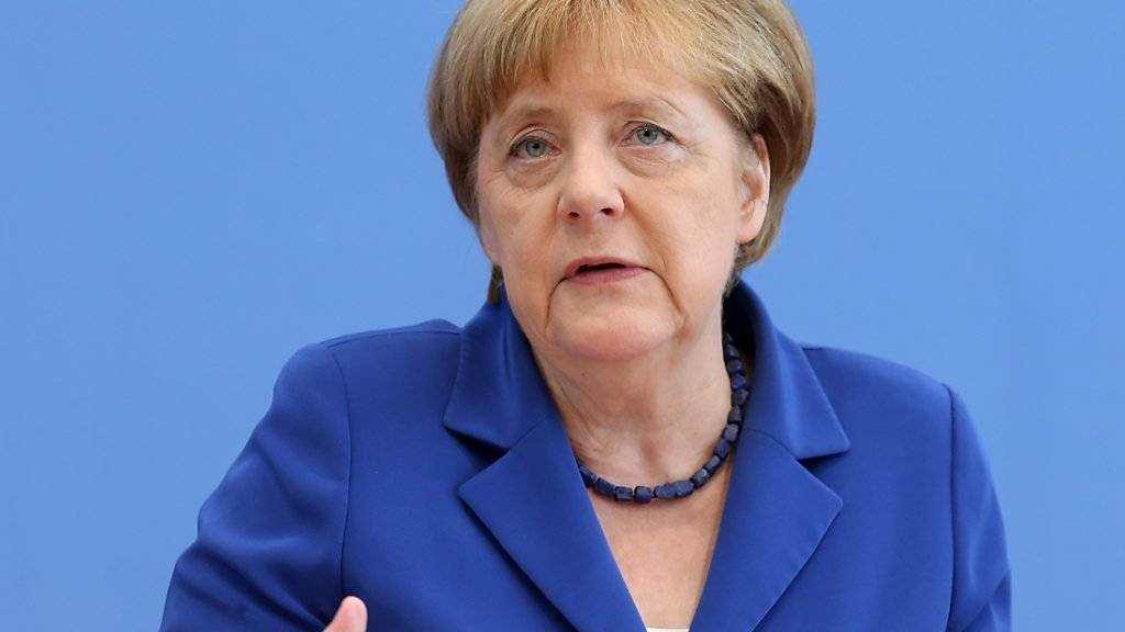 Die deutsche Kanzlerin Merkel geisselt den Terror und präsentiert einen Plan für mehr Sicherheit.