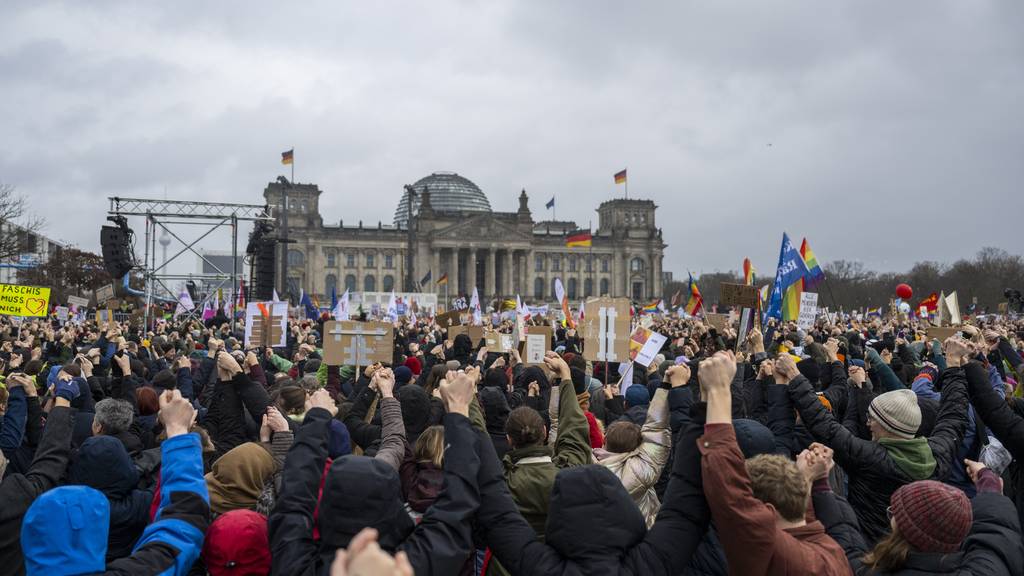 Hunderttausende demonstrieren in Berlin gegen rechts