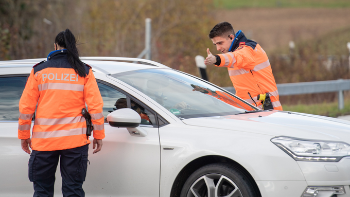 Kantonspolizei kontrolliert 210 Fahrzeuge in Uster und Bülach