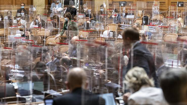 Many masks and even more Plexiglas during the special session in the Federal Palace.