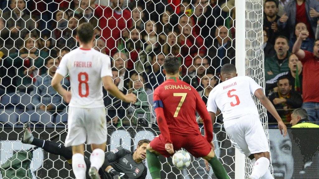 Die entscheidende Aktion im Estadio do Dragão in Porto: Cristiano Ronaldo trifft in der 88. Minute zum 2:1 für Portugal gegen die Schweiz