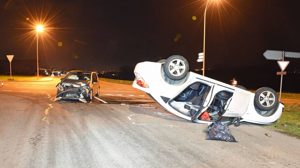 Auto landet bei Unfall in Triengen auf dem Dach – vier Personen verletzt