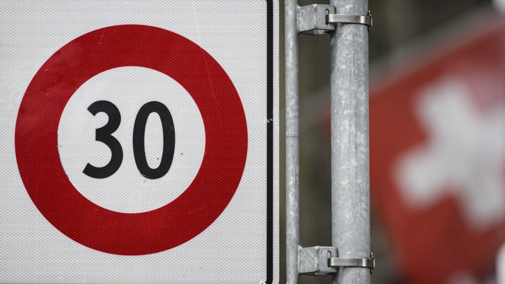 Ein Referendumskomitee wehrt sich im Kanton St. Gallen gegen ein faktisches Verbot von Tempo-30-Zonen auf Kantonsstrassen und Gemeindestrassen erster Klasse. (Symbolbild)